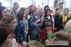 Юные художники узнали секреты производства кистей Юные художники узнали секреты производства кистей