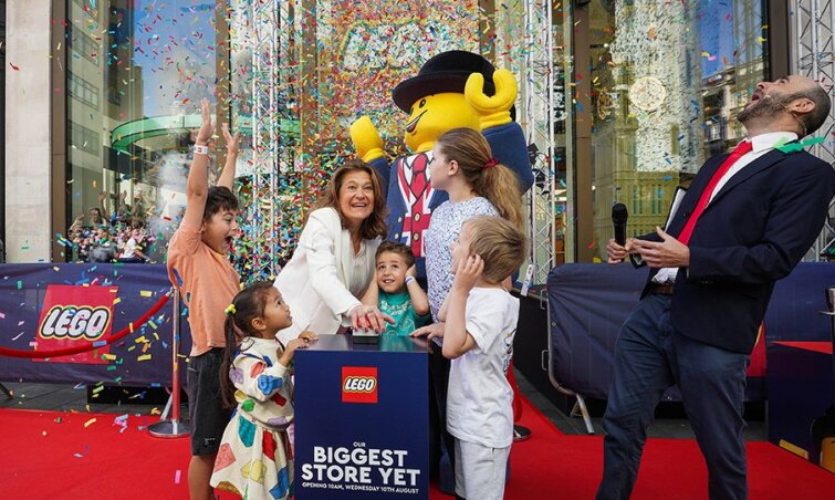 В Великобритании открылся крупнейший в мире магазин LEGO
