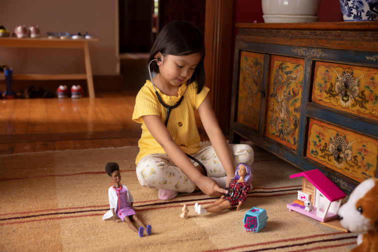 Нейробиологи совместно с Barbie доказали, что игра в куклы помогает детям развивать эмпатию и социальные навыки Нейробиологи совместно с Barbie доказали, что игра в куклы помогает детям развивать эмпатию и социальные навыки