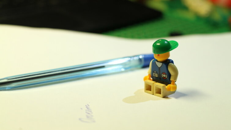 Lego прекращает работу в России Lego прекращает работу в России