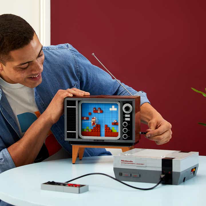 �������� LEGO Group ����������� ������� ��������� Nintendo Entertainment System� �� ������� LEGO�