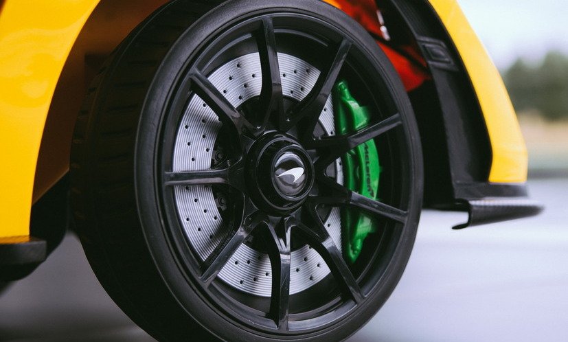 �������� McLaren Senna ���������� � ������� �������������