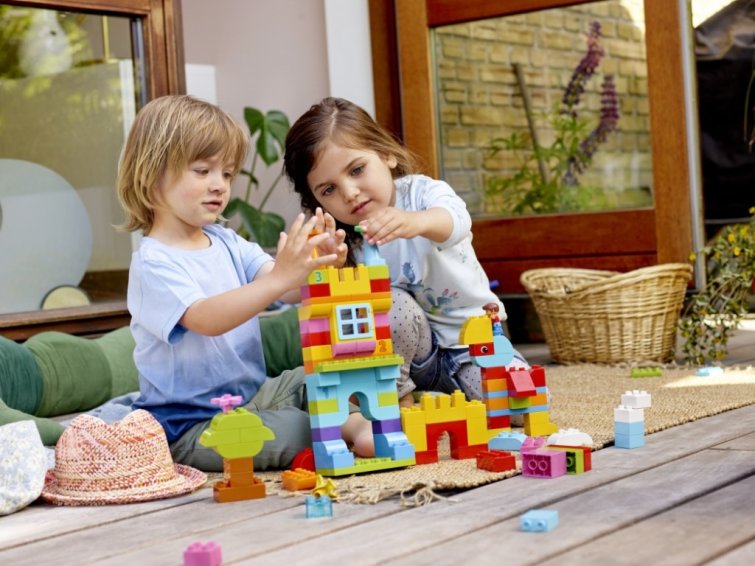 �������� LEGO ������ ����������������� ������ 2000 ���������� ����� � ������ �� ��������� ����� � ������� ����