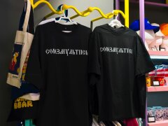 «Союзмультфильм» выпустил мерч в стиле Гоши Рубчинского и Канье Уэста «Союзмультпсы» «Союзмультфильм» выпустил мерч в стиле Гоши Рубчинского и Канье Уэста «Союзмультпсы»