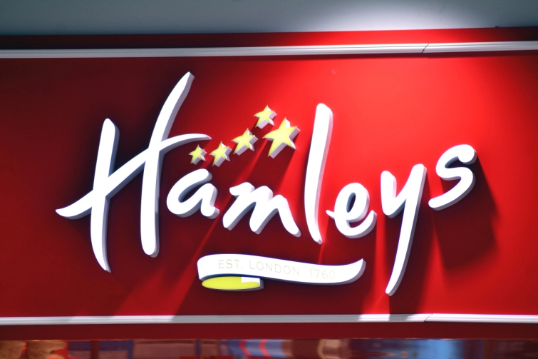 Hamleys получил иск в России на 500 млн рублей Hamleys получил иск в России на 500 млн рублей