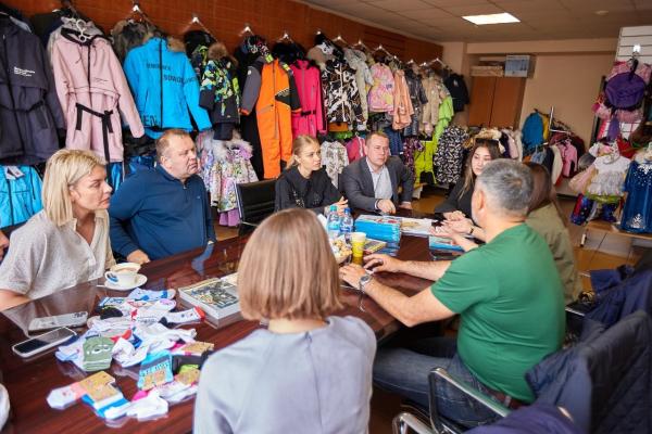Казахстан будет закупать в Свердловской области детскую одежду, игрушки и посуду