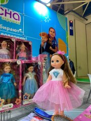 Кукла Эля от фабрики игрушек «Весна»: от городской модницы до любительницы народных промыслов