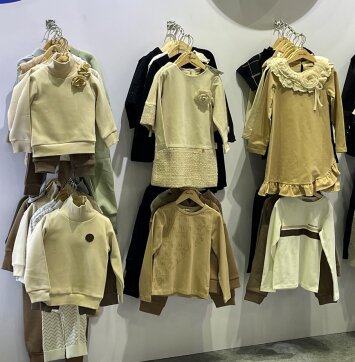 Елена Письменская (KIDS FASHION RETAIL): «Производители детской одежды адаптируются к изменениям рынка» Елена Письменская (KIDS FASHION RETAIL): «Производители детской одежды адаптируются к изменениям рынка»