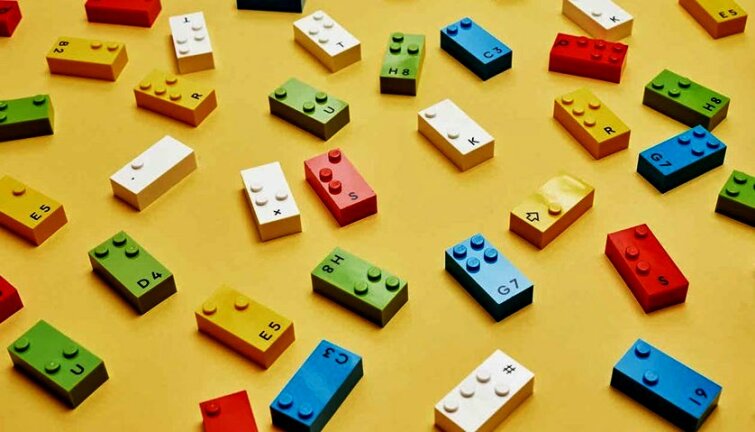 Новинка от LEGO – «кирпичики» со шрифтом Брайля Новинка от LEGO – «кирпичики» со шрифтом Брайля