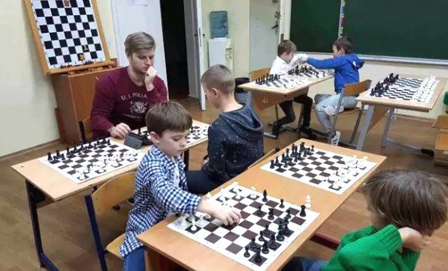 С 1 сентября придется носить в школу шахматы С 1 сентября придется носить в школу шахматы
