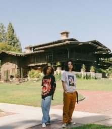 Бренд The Hundreds выпустил коллекцию в честь 35-летия фильма «Назад в будущее» Бренд The Hundreds выпустил коллекцию в честь 35-летия фильма «Назад в будущее»