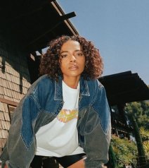 Бренд The Hundreds выпустил коллекцию в честь 35-летия фильма «Назад в будущее» Бренд The Hundreds выпустил коллекцию в честь 35-летия фильма «Назад в будущее»