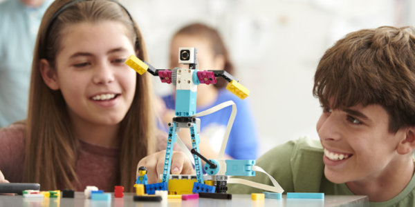 �������� LEGO� Education ������������ SPIKE� Prime � ����� ������������ ������ � �������� � �������� �����