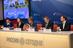 Проект со Смешариками представили на пресс-конференции МИА ″Россия Сегодня″ Проект со Смешариками представили на пресс-конференции МИА ″Россия Сегодня″